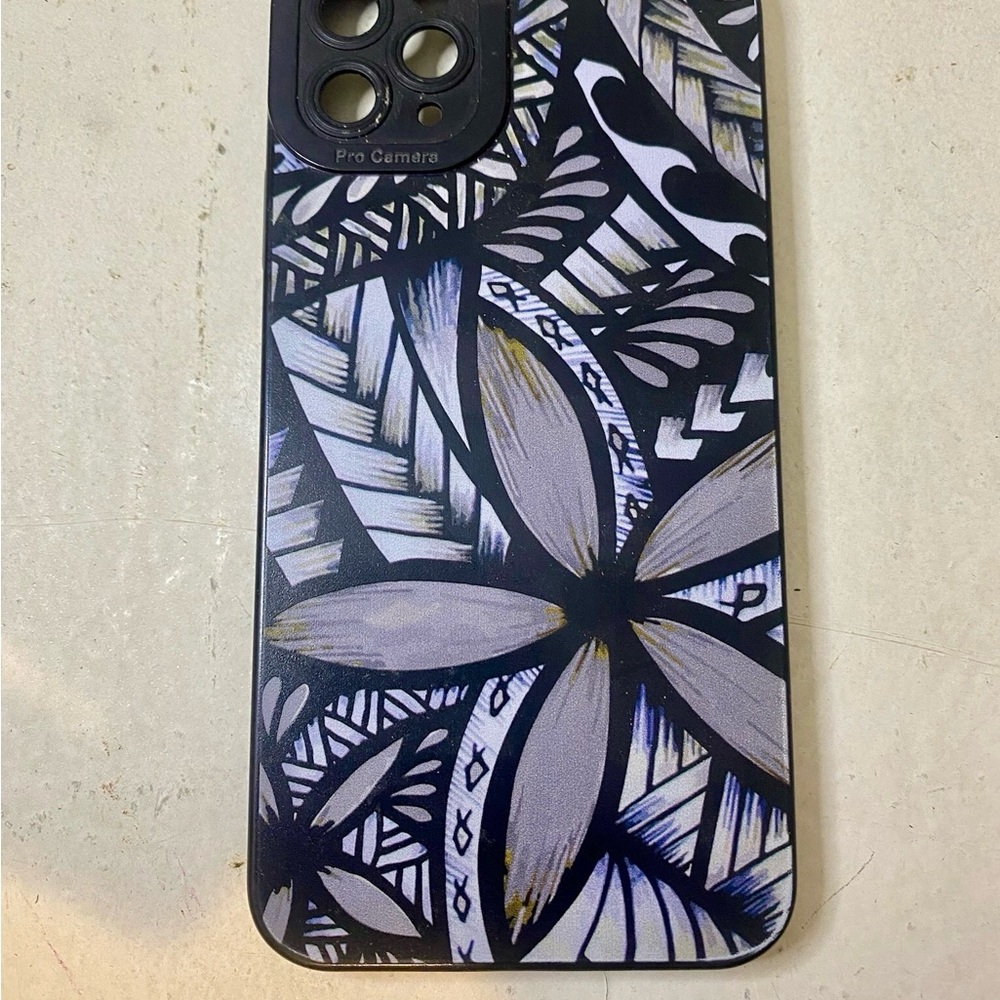 Black and White Floral Leaf Phone Cover